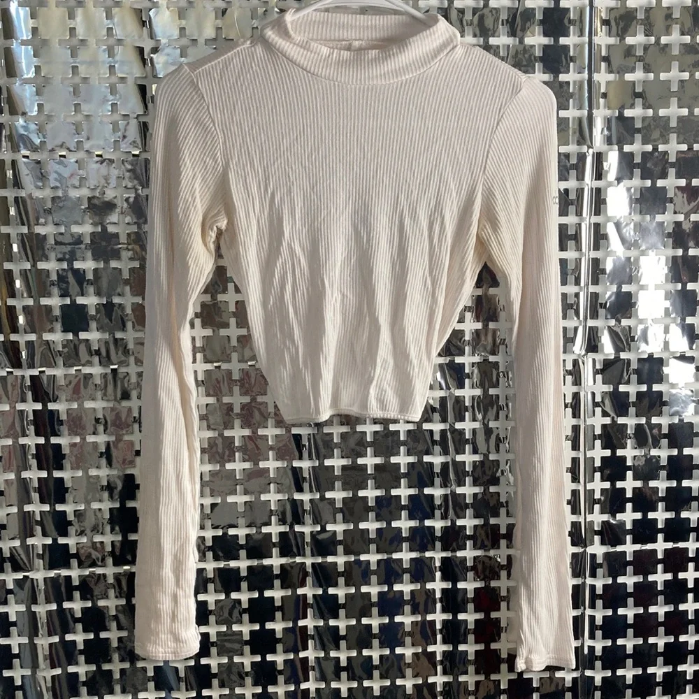 ALO Yoga Ribbed Mock Neck Long Sleeve Crop Top - Cream
